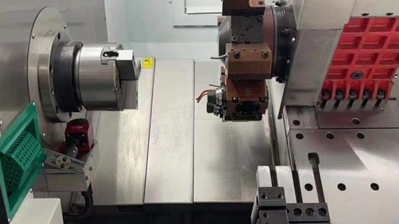 立式铣床在加工过程中，工件可以垂直放置，便于操作和观察。适用于以下场景：
